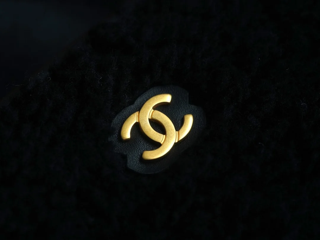 샤넬 22백 한정판 테디 블랙