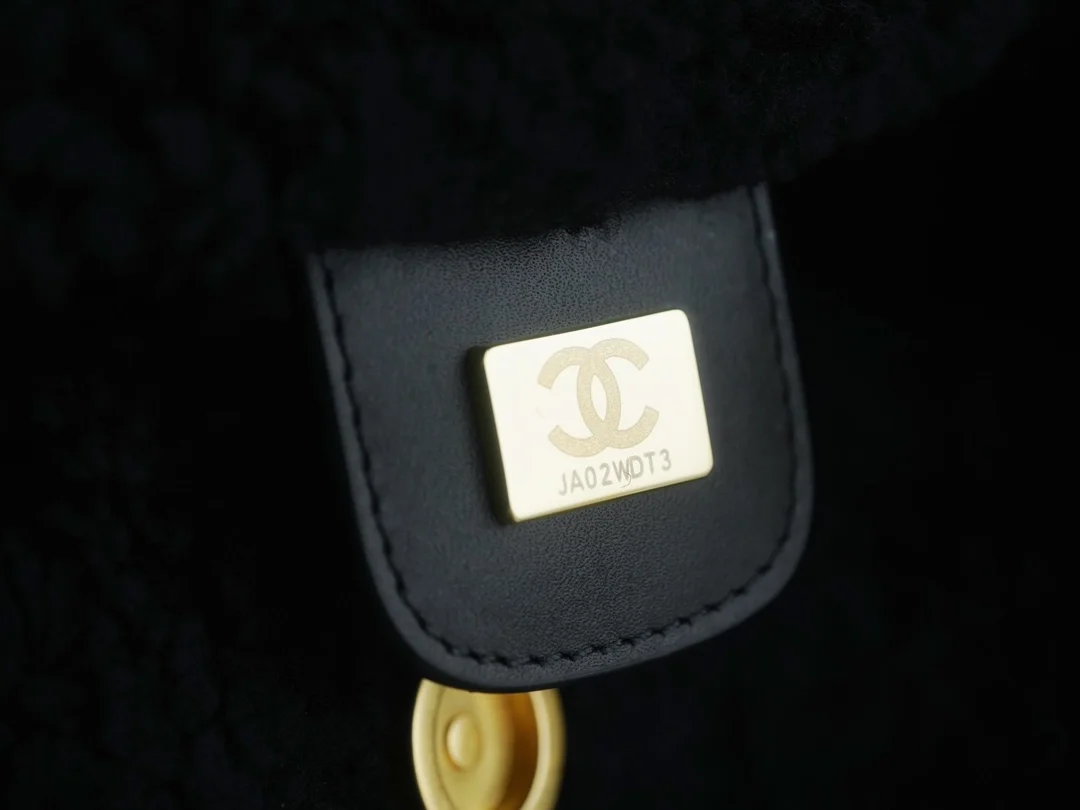 샤넬 22백 한정판 테디 블랙