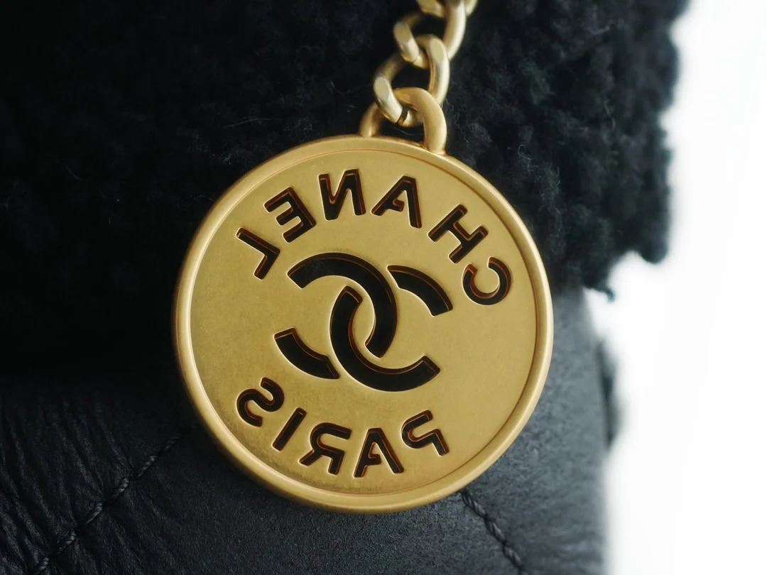 샤넬 22백 한정판 테디 블랙