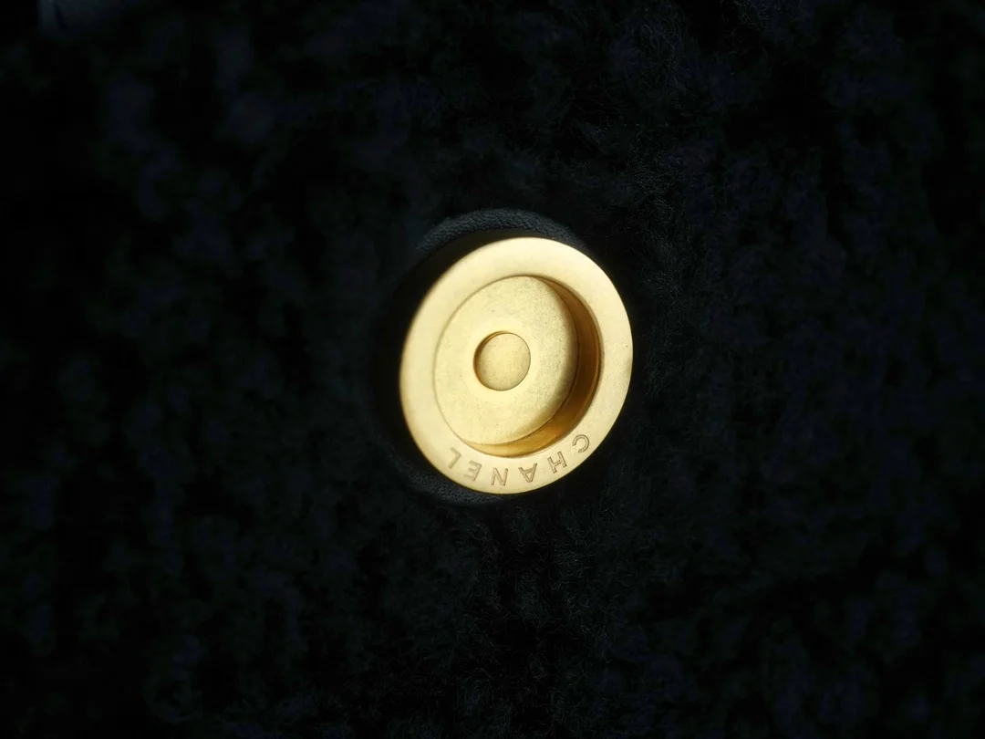 샤넬 22백 한정판 테디 블랙