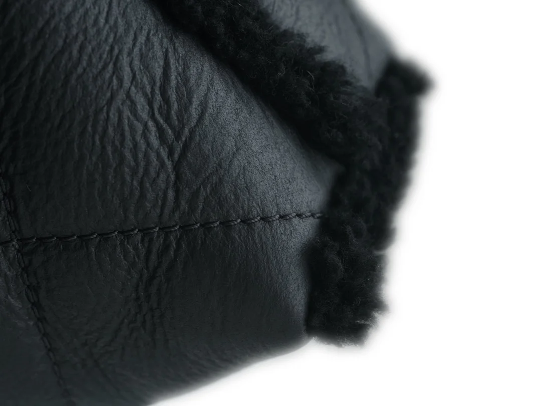 샤넬 22백 한정판 테디 블랙