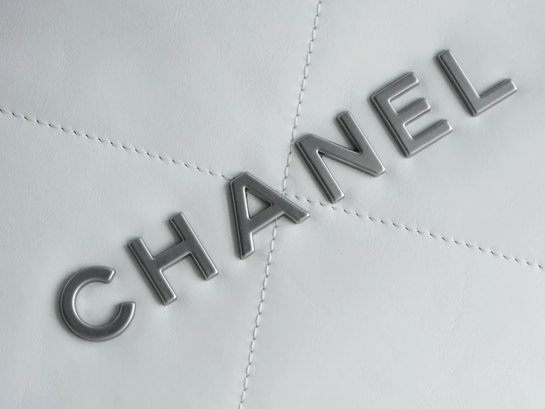 샤넬 22백 미디엄 화이트 은장