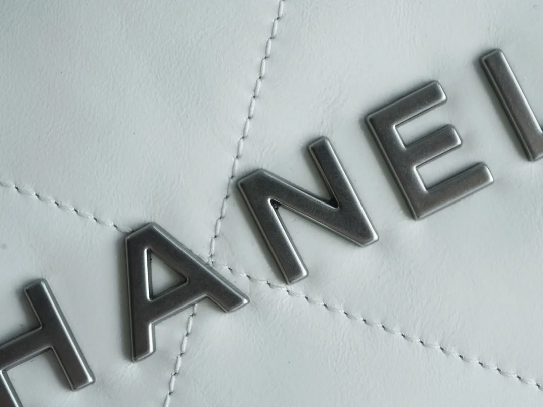 샤넬 22백 미디엄 화이트 은장