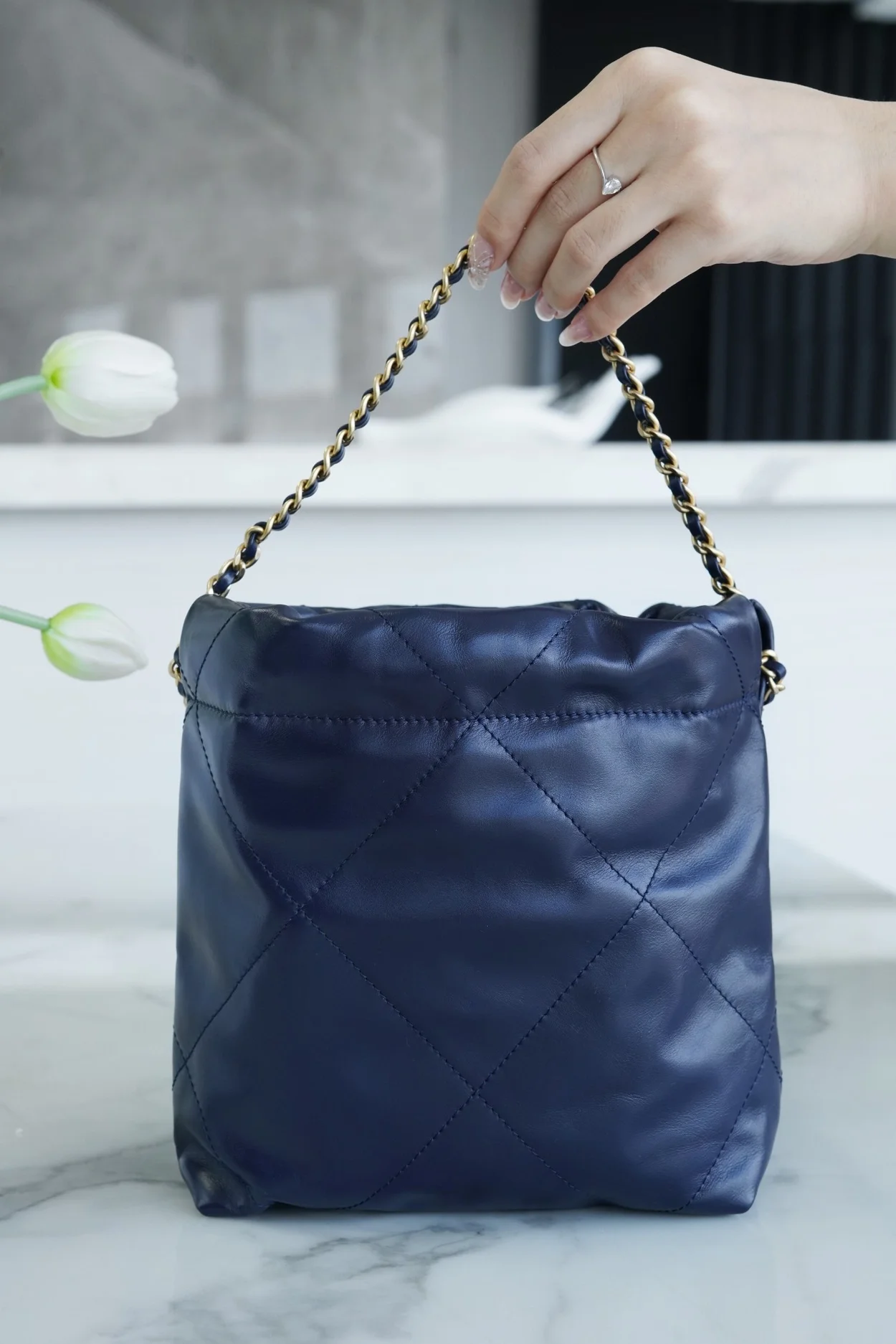 샤넬 22백 미니 샤이니 네이비 블루 금장