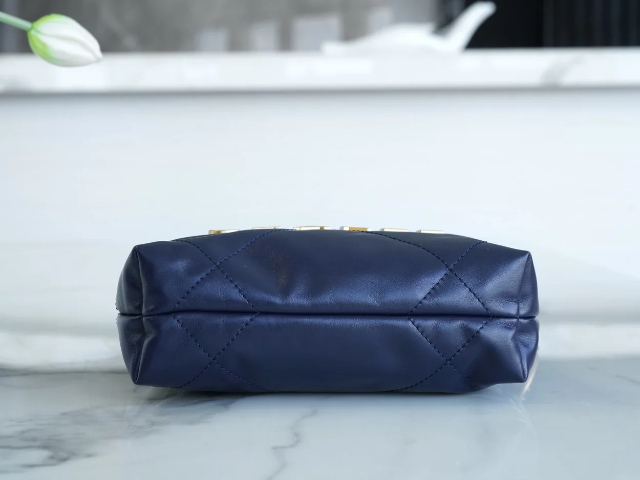 샤넬 22백 미니 샤이니 네이비 블루 금장