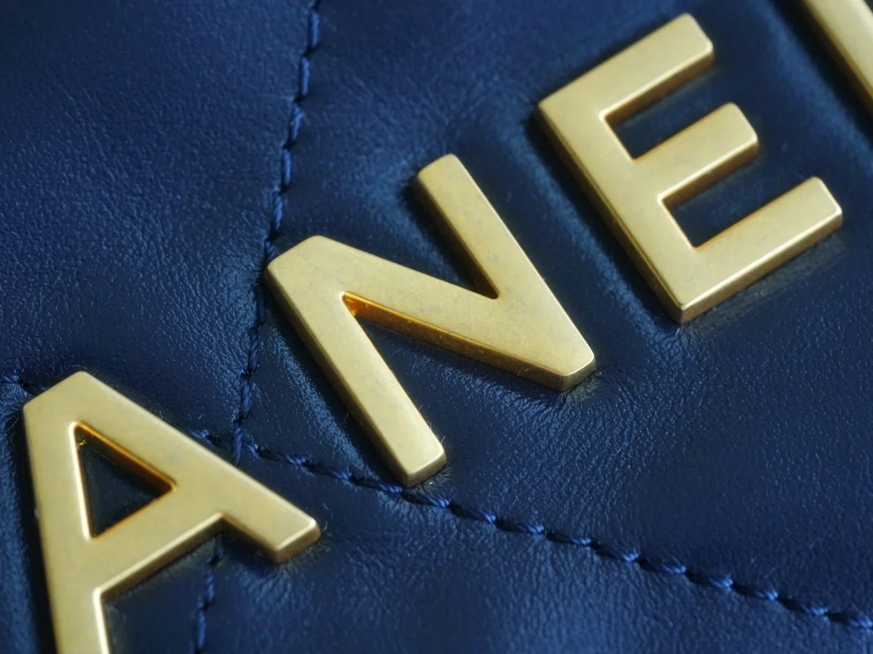 샤넬 22백 미니 샤이니 네이비 블루 금장