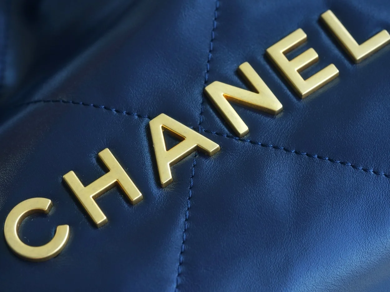 샤넬 22백 미니 샤이니 네이비 블루 금장