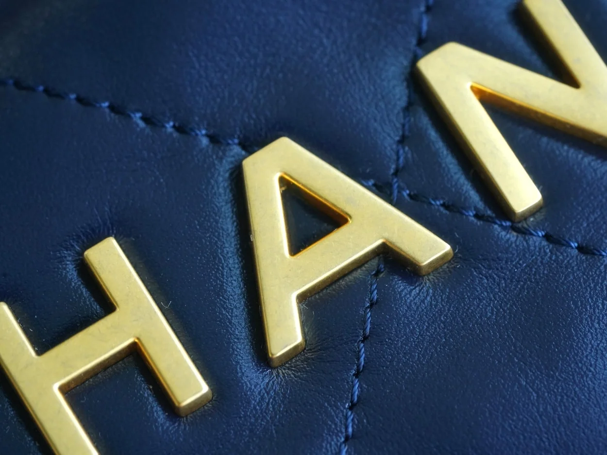 샤넬 22백 미니 샤이니 네이비 블루 금장