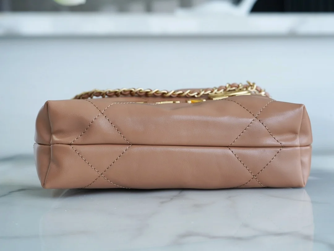 샤넬 22백 미니 브라운 금장