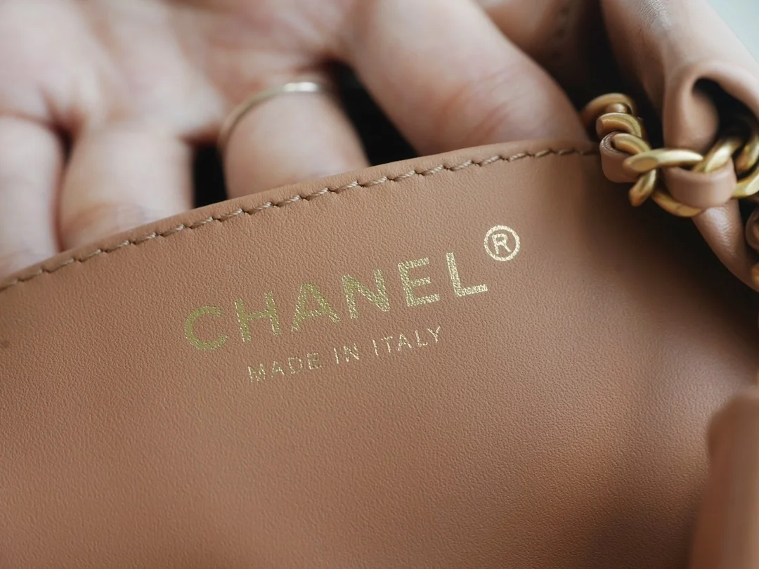 샤넬 22백 미니 브라운 금장