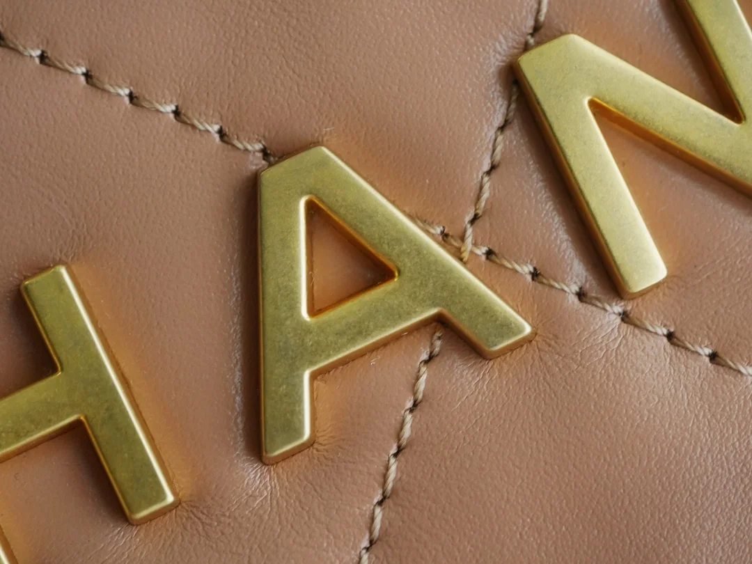 샤넬 22백 미니 브라운 금장