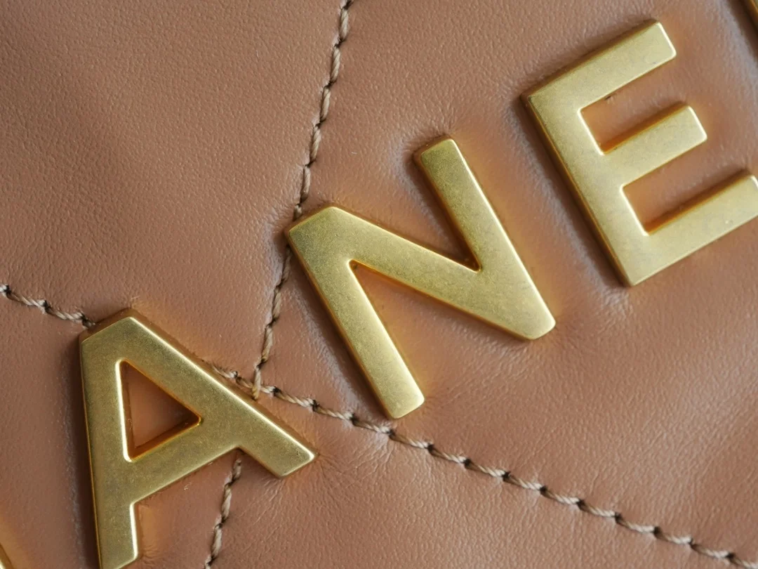 샤넬 22백 미니 브라운 금장