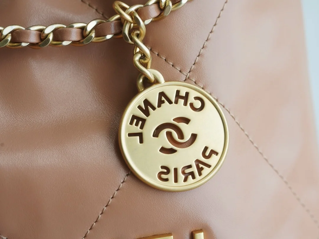 샤넬 22백 미니 브라운 금장