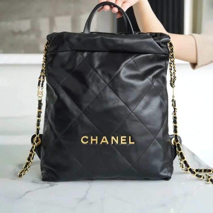 샤넬 22백팩 래커드 블랙 금장