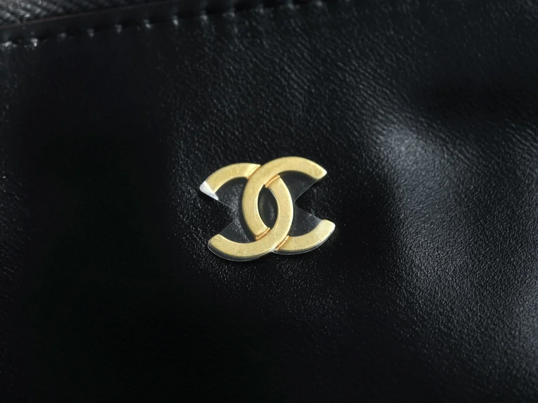 샤넬 24SS 스트라이프 22백 블랙 화이트