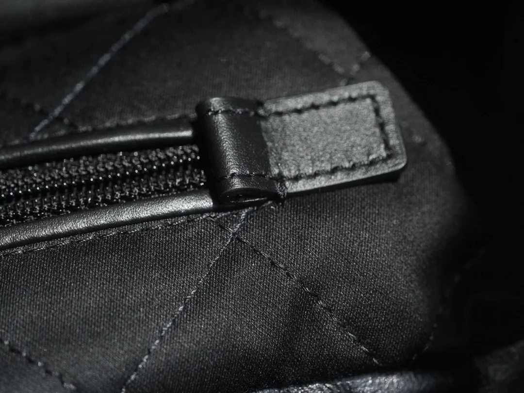 샤넬 24SS 스트라이프 22백 블랙 화이트