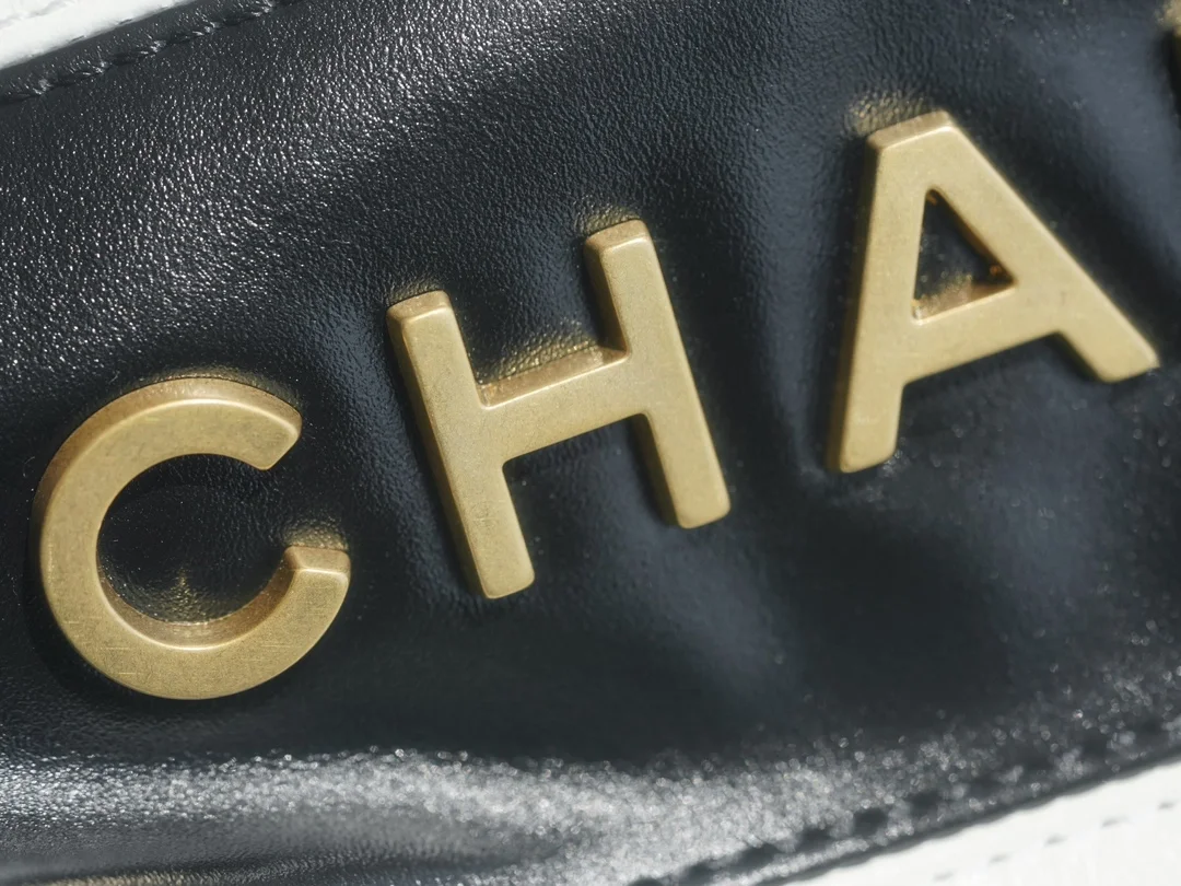 샤넬 24SS 스트라이프 22백 블랙 화이트