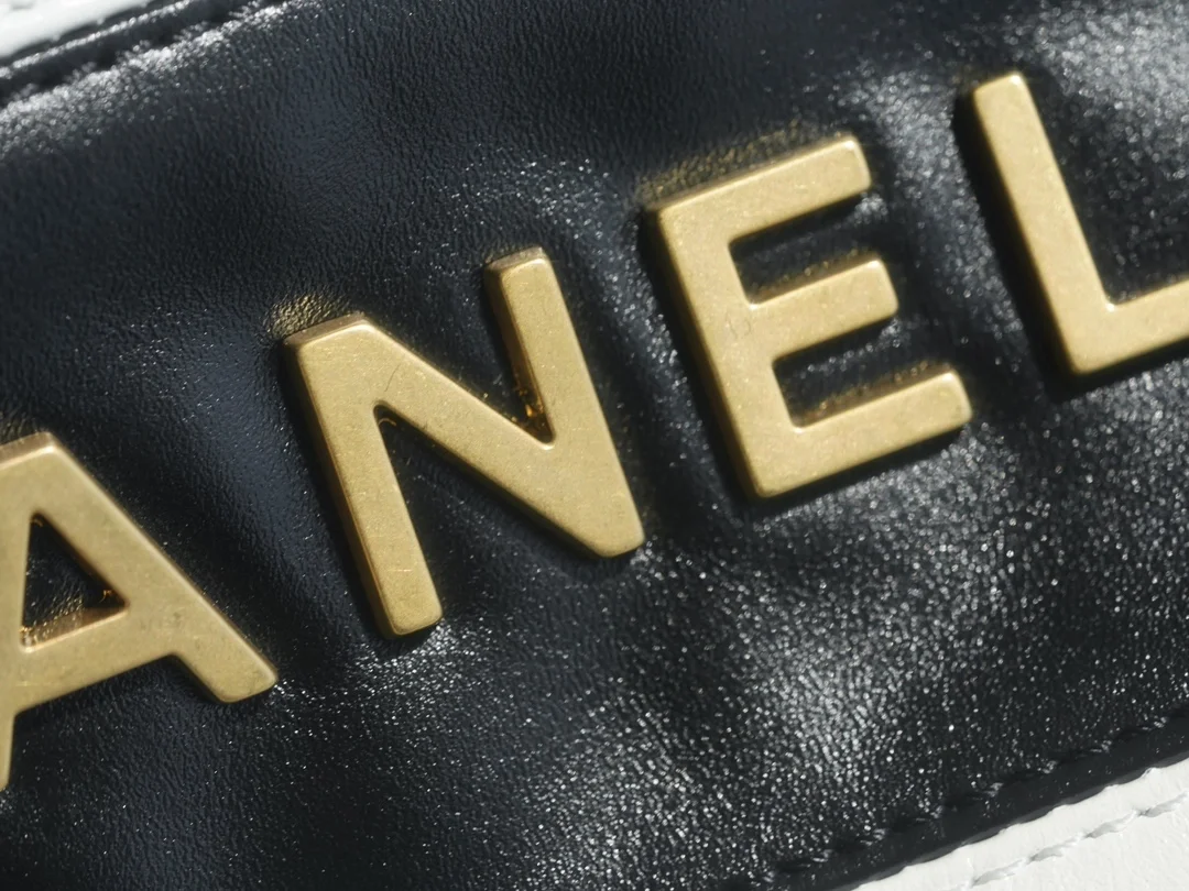 샤넬 24SS 스트라이프 22백 블랙 화이트