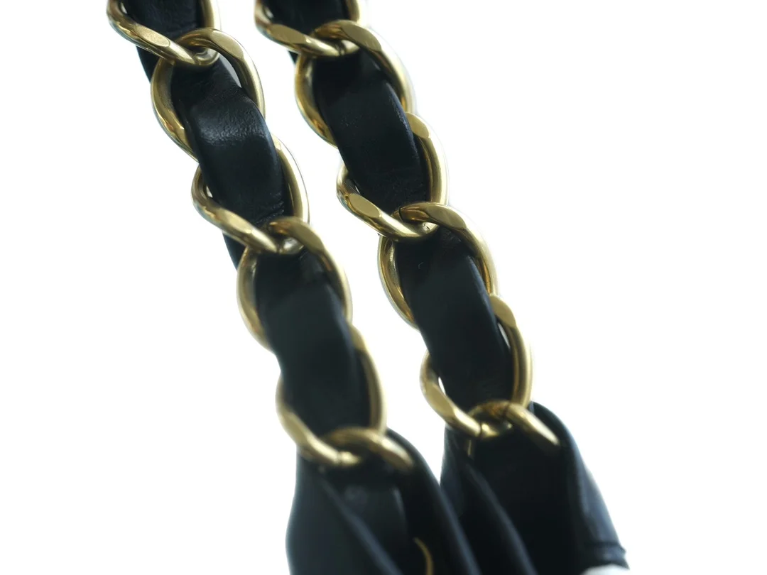 샤넬 24SS 스트라이프 22백 블랙 화이트