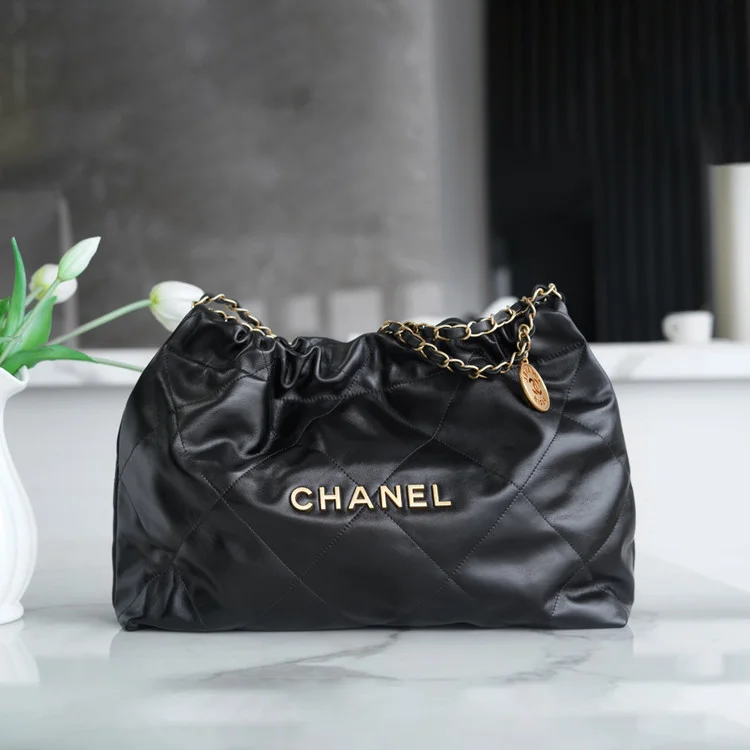 샤넬 22백 가로 버전 블랙 금장