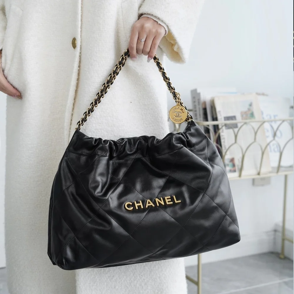 샤넬 22백 가로 버전 블랙 금장