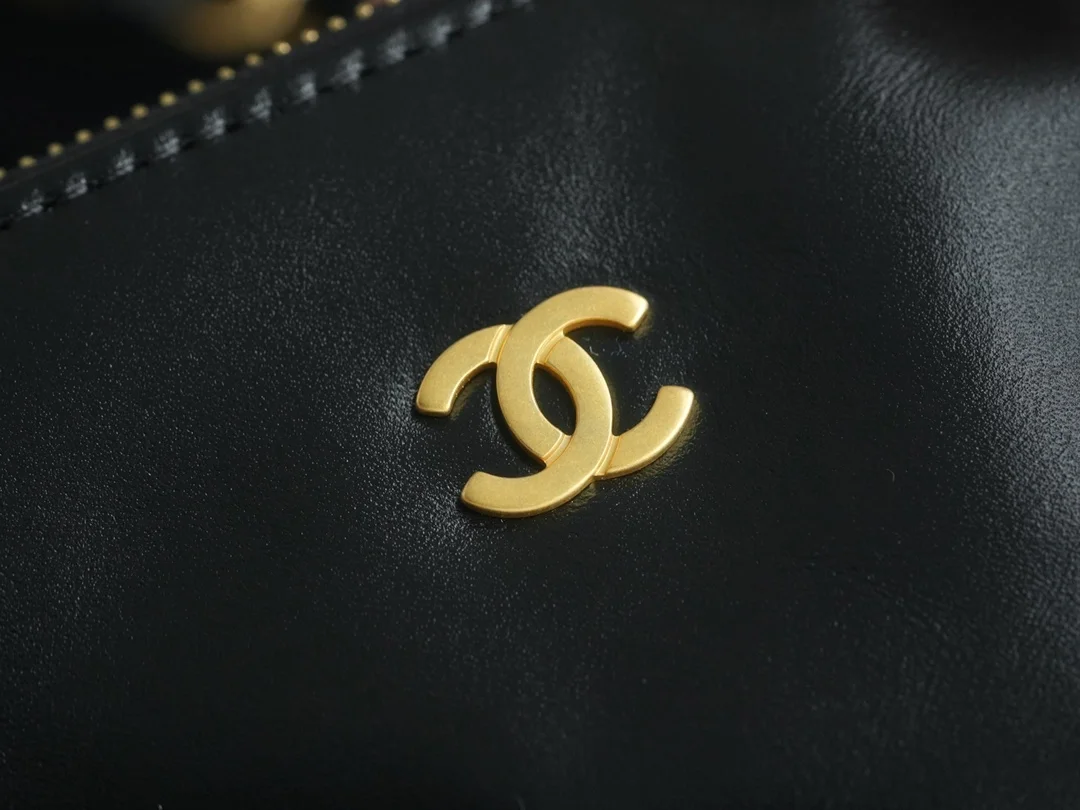 샤넬 22백 가로 버전 블랙 금장