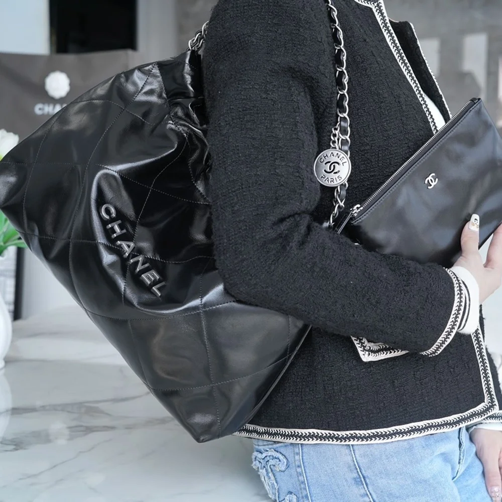 샤넬 22백 가로 버전 블랙 은장