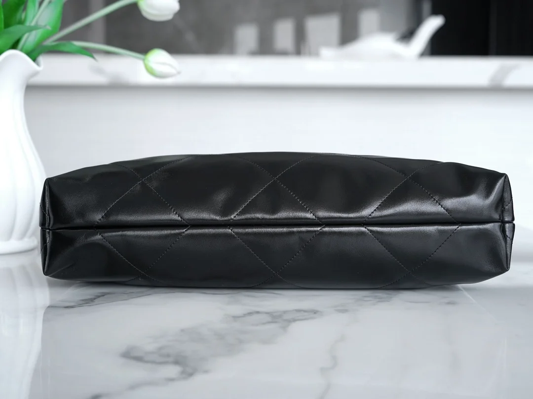 샤넬 22백 가로 버전 블랙 은장