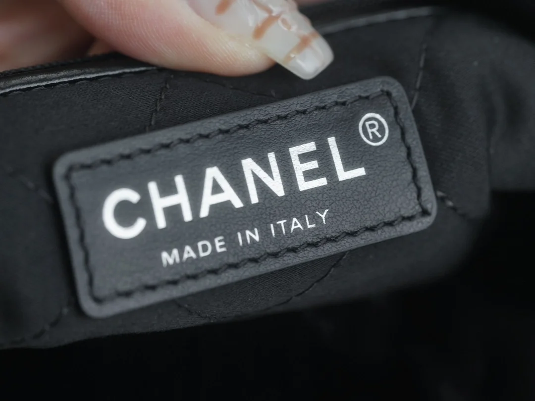 샤넬 22백 가로 버전 블랙 은장