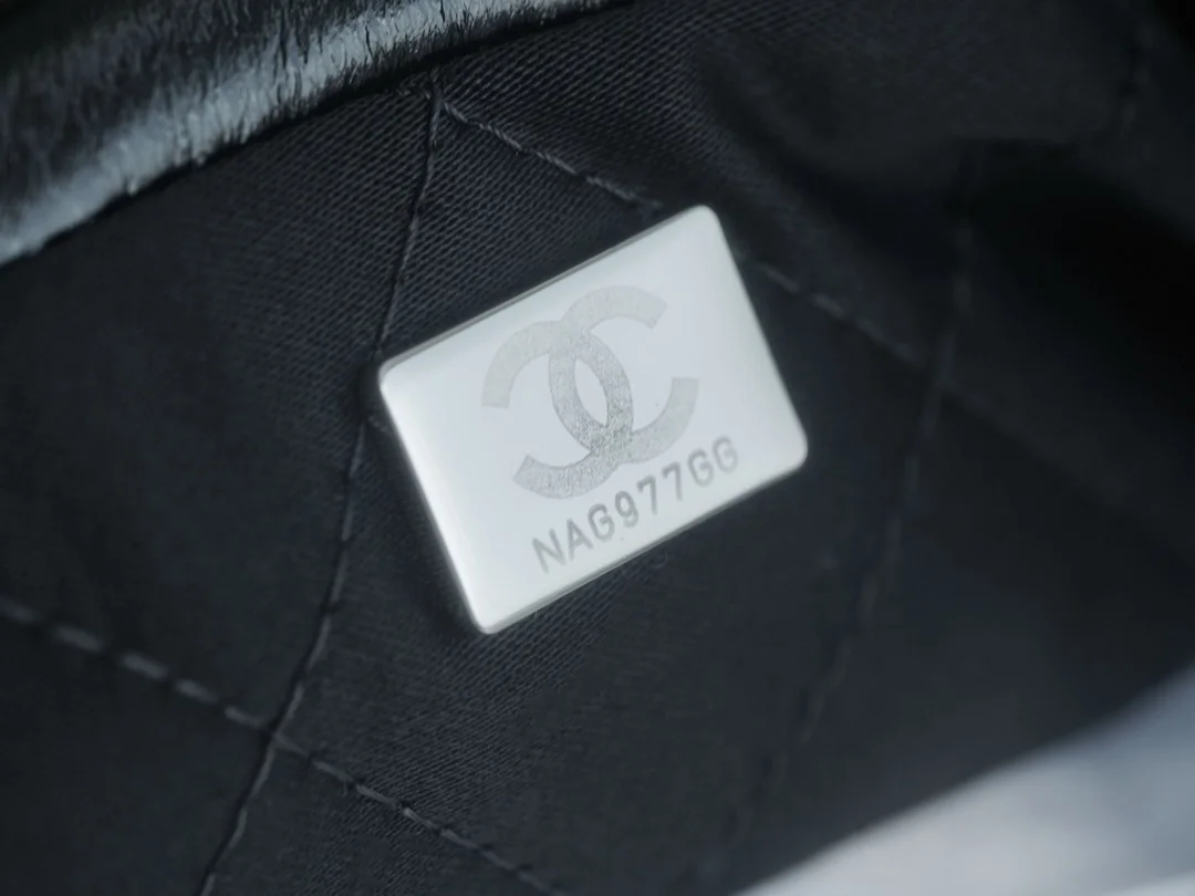 샤넬 22백 가로 버전 블랙 은장