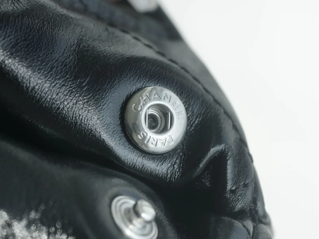 샤넬 22백 가로 버전 블랙 은장