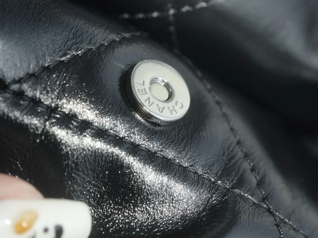 샤넬 22백 가로 버전 블랙 은장