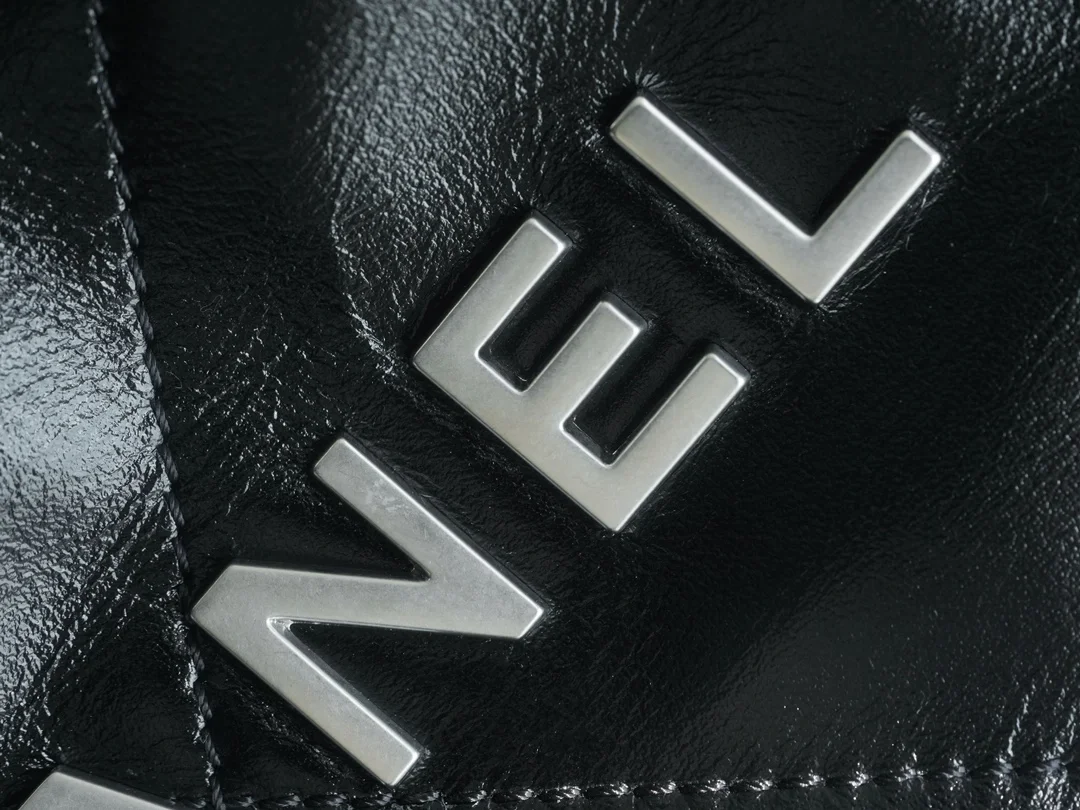 샤넬 22백 가로 버전 블랙 은장