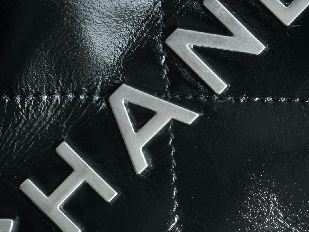 샤넬 22백 가로 버전 블랙 은장