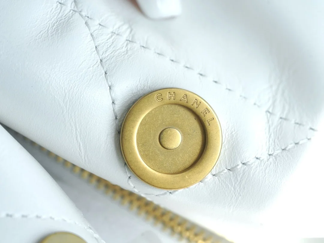 샤넬 22백 가로 버전 화이트 금장