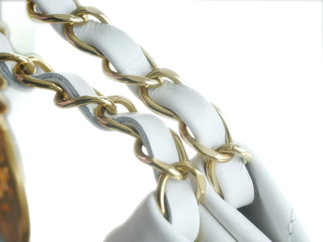 샤넬 22백 가로 버전 화이트 금장