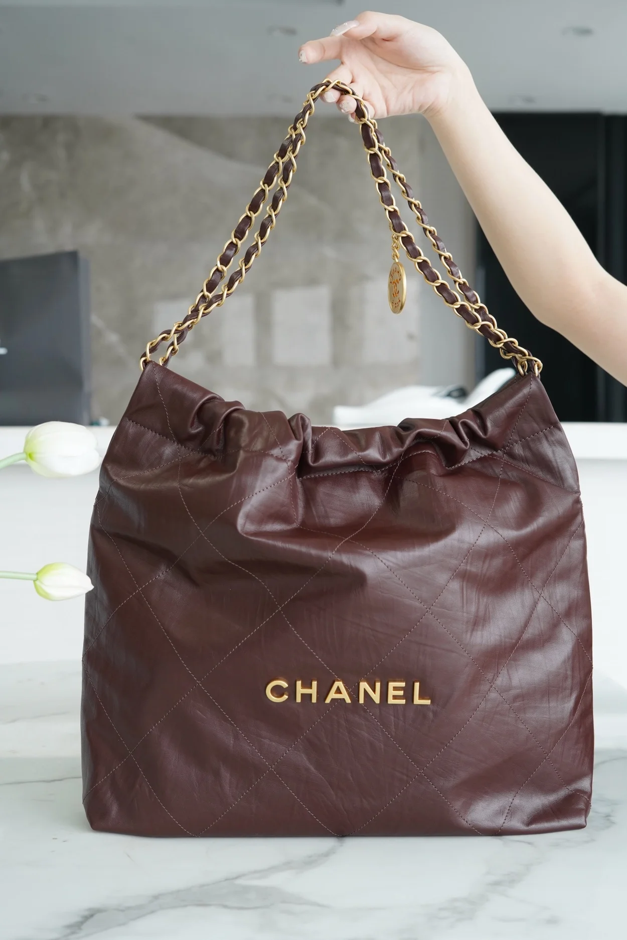 샤넬 22백 미디엄 다크 브라운 금장