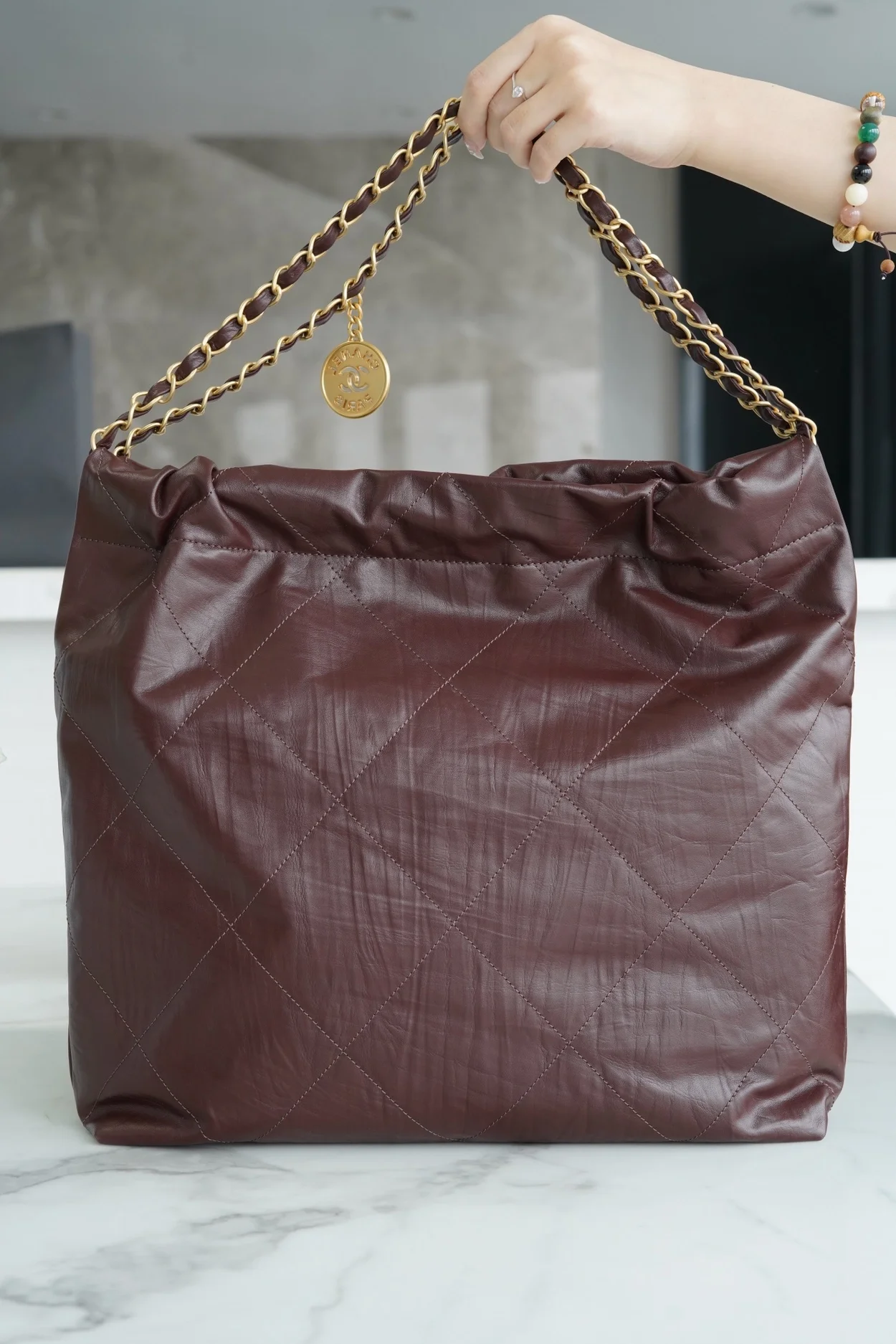 샤넬 22백 미디엄 다크 브라운 금장