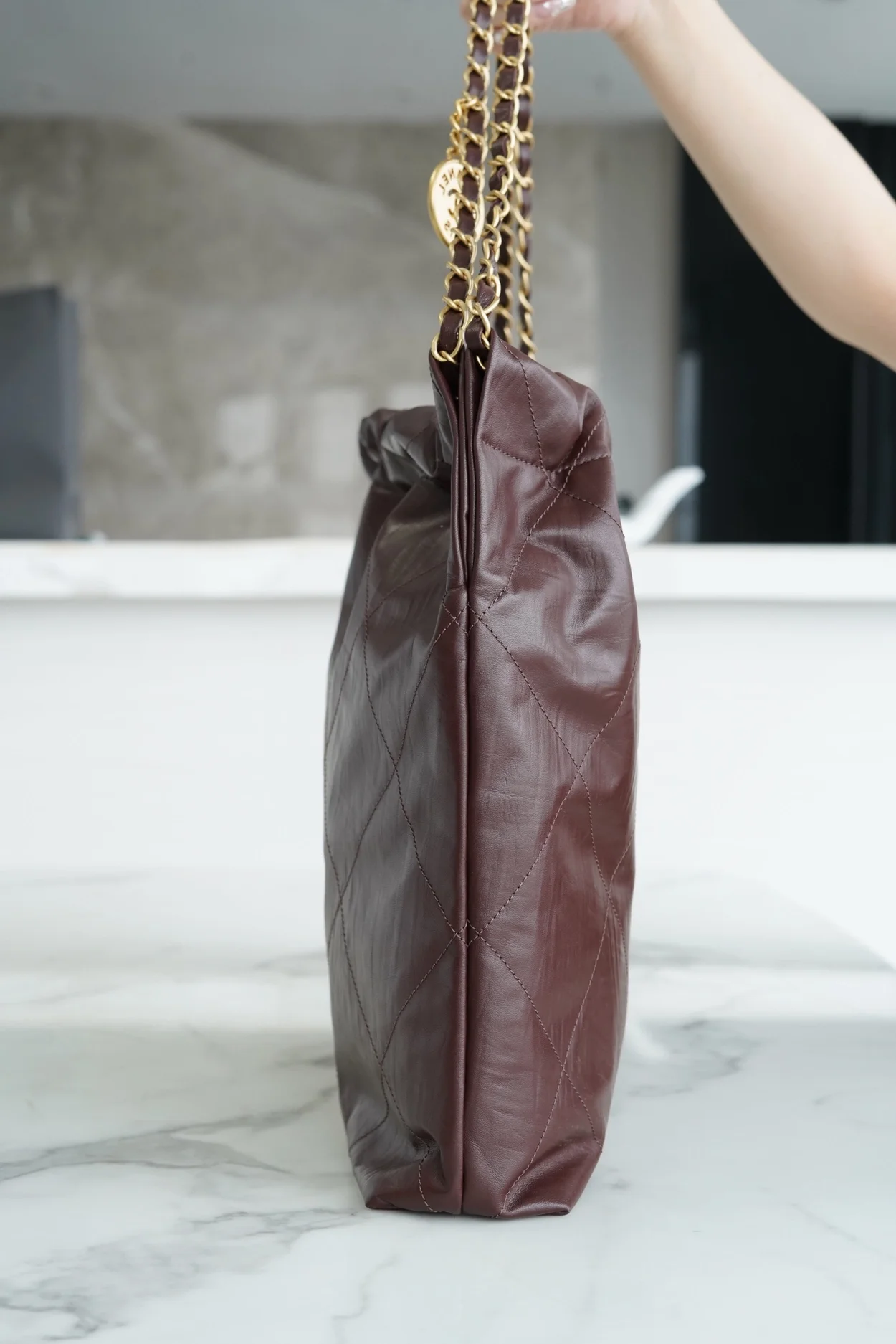 샤넬 22백 미디엄 다크 브라운 금장