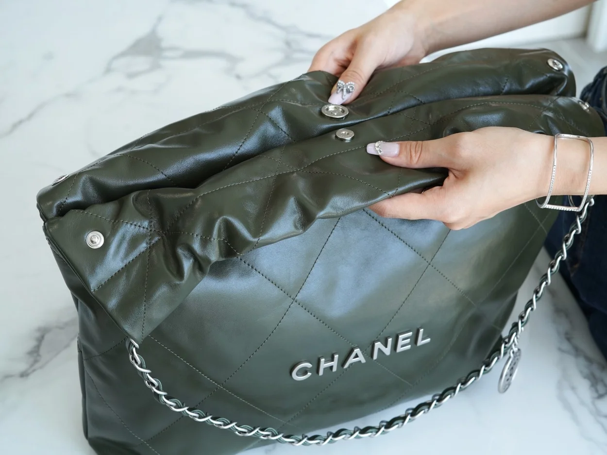 샤넬 22백 미디엄 그린 은장