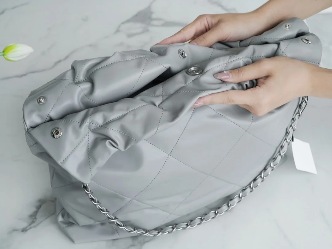 샤넬 22백 미디엄 그레이 은장