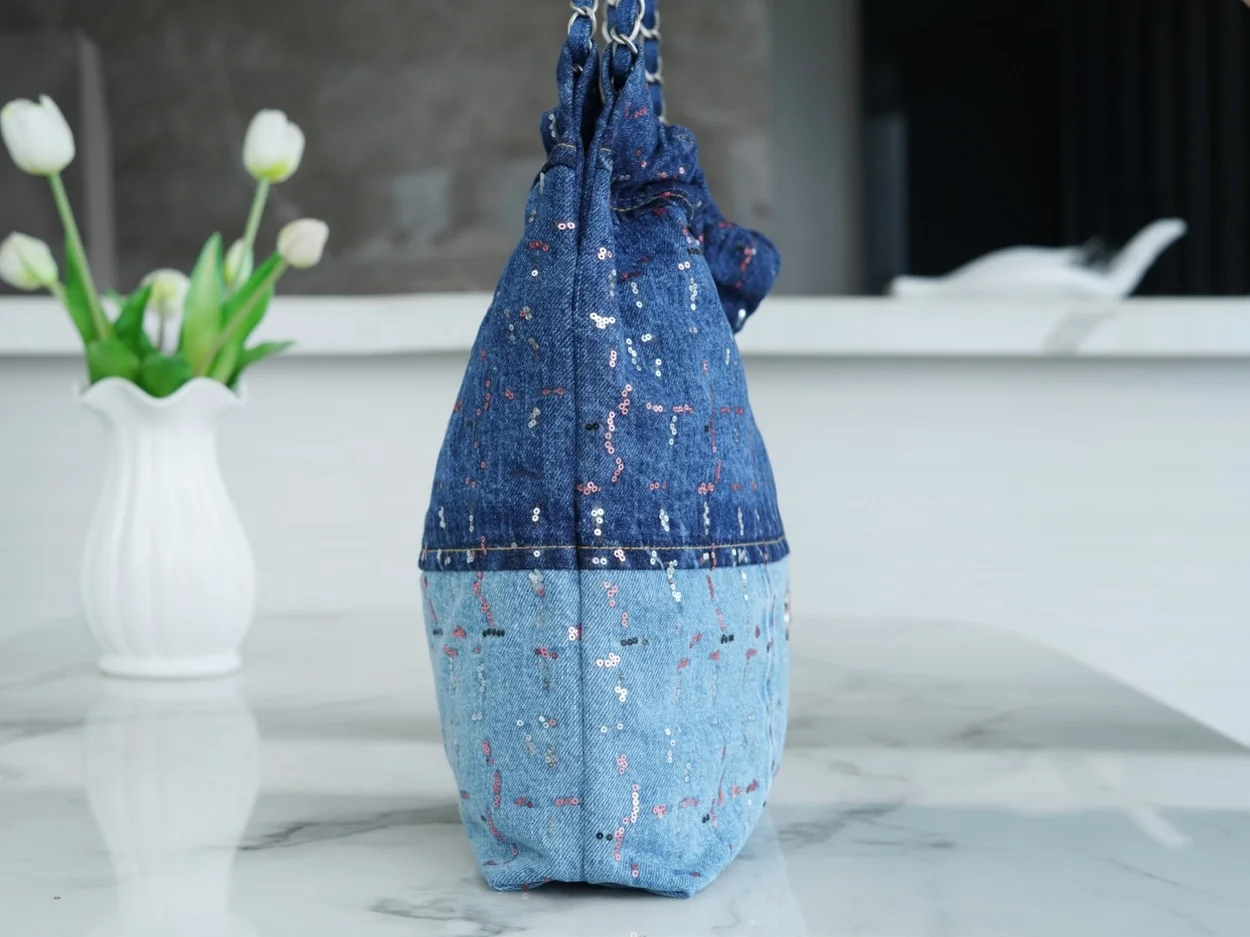 샤넬 22백 미디엄 시퀸 데님 은장