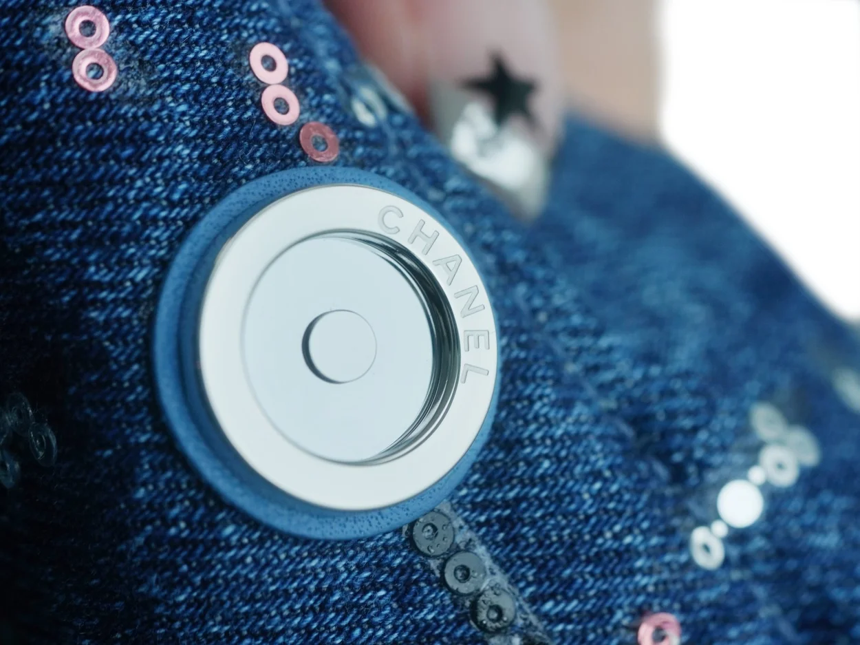 샤넬 22백 미디엄 시퀸 데님 은장