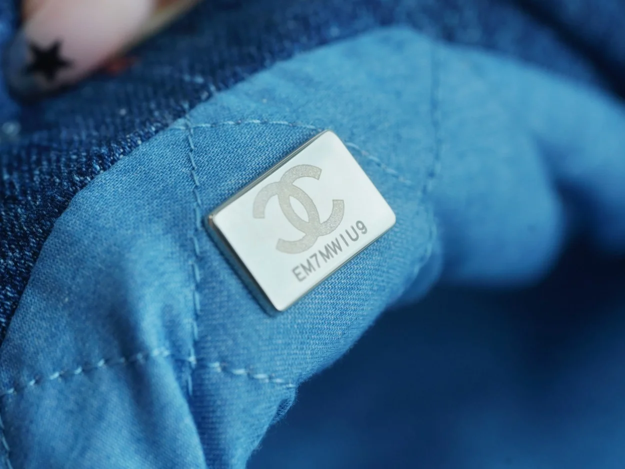 샤넬 22백 미디엄 시퀸 데님 은장