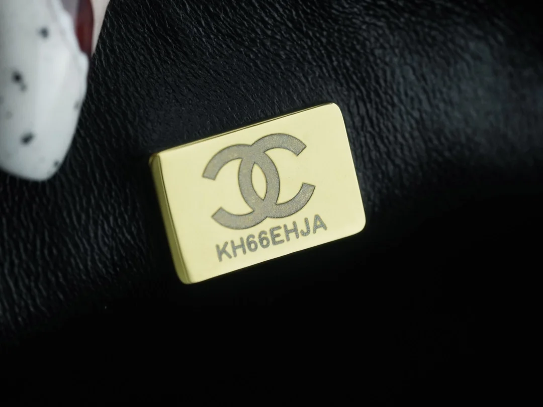 샤넬 클래식 미니 블랙 금장 캐비어