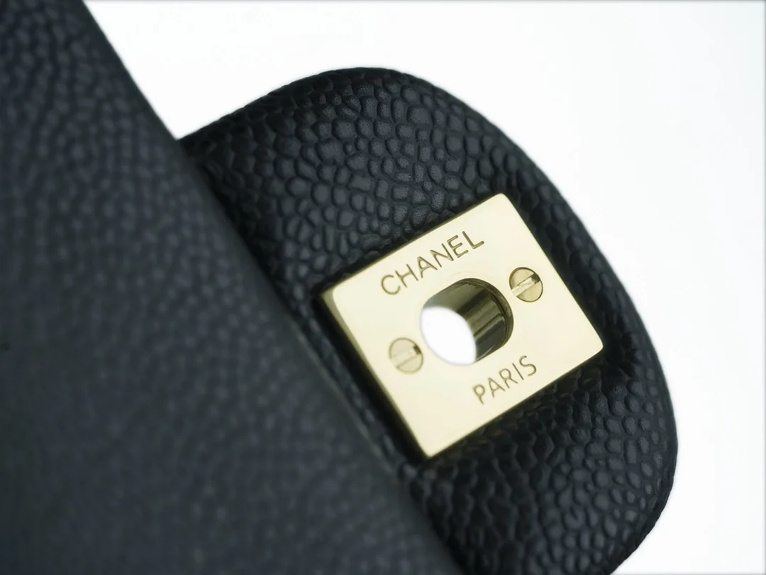 샤넬 클래식 미니 블랙 금장 캐비어