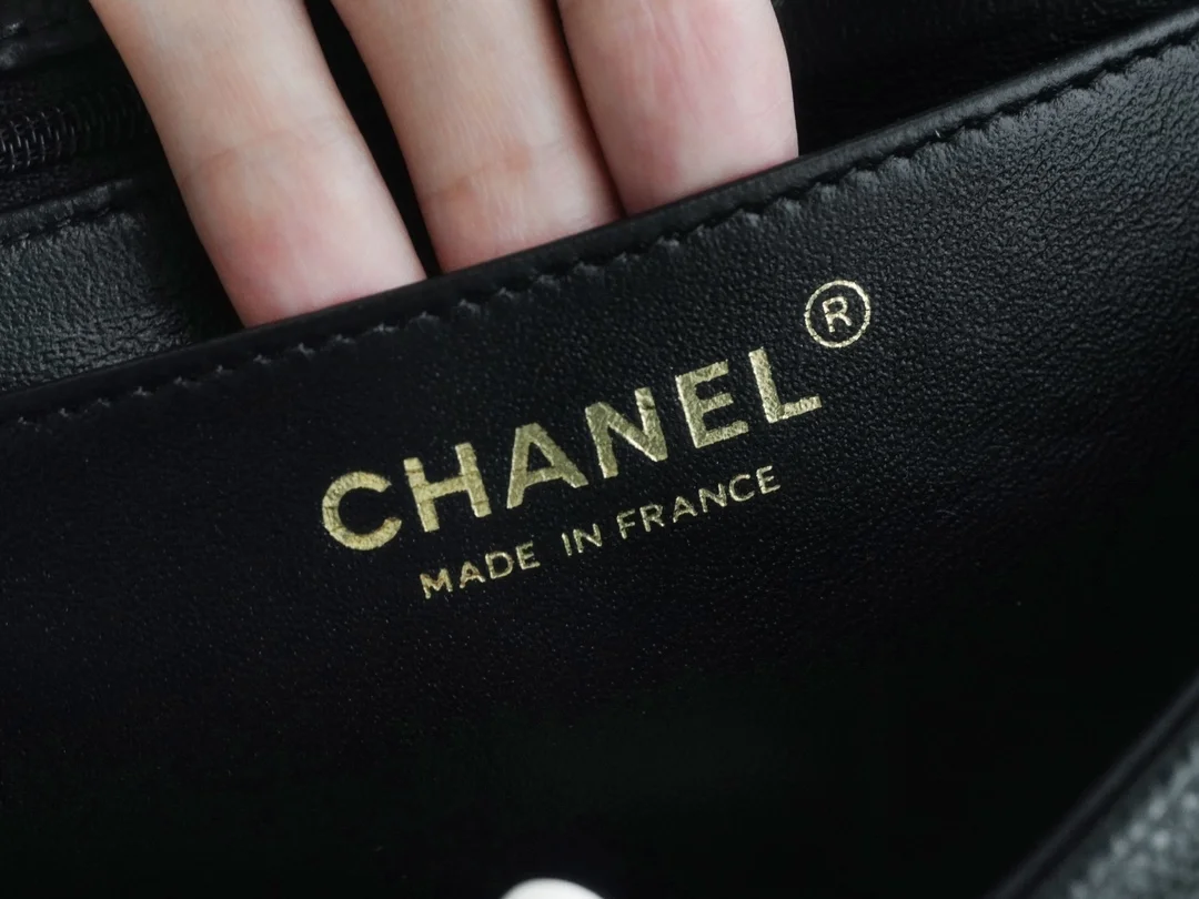 샤넬 클래식 미니 블랙 금장 캐비어