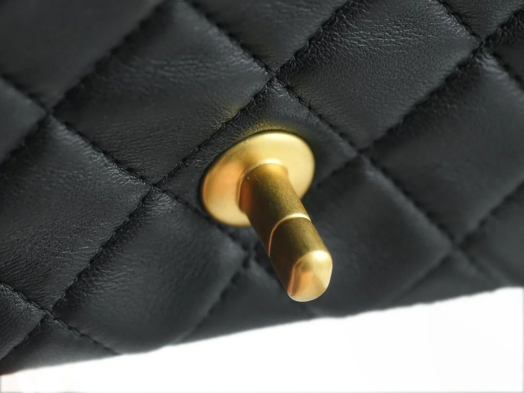 샤넬 뉴미니 골드볼 플랩백 블랙