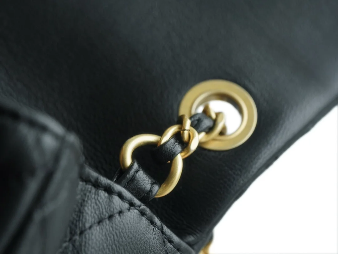 샤넬 뉴미니 골드볼 플랩백 블랙