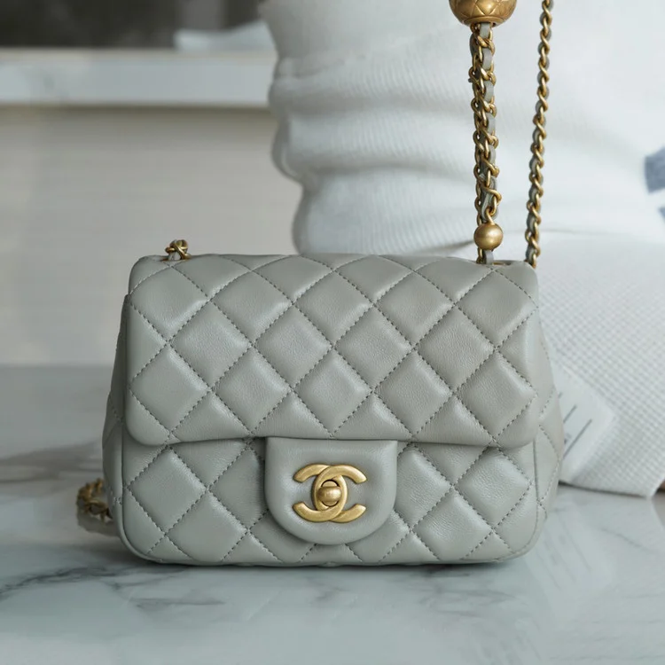 샤넬 쁘띠삭 골드볼 플랩백 뉴미니 팻그레이